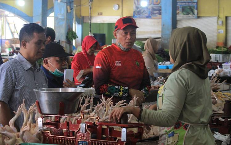 TPID Provinsi Kalteng sidak pasar di Pasar Mentaya Sampit. (FOTO: IST)