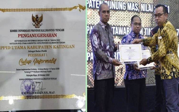 Sekretaris Daerah Katingan, Pransang (kiri) menerima piagam penghargaan Keterbukaan Informasi Badan Publik Tahun 2022 kategori PPID Utama Kabupaten/Kota Provinsi Kalimantan Tengah di Palangka Raya. (ANTARA/HO-Diskominfostandi Katingan)