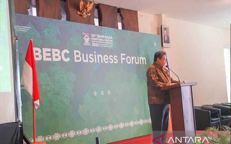 Menteri Koordinator Airlangga Hartarto dalam forum Bisnis di sela-rangkaian Pertemuan Tingkat Menteri Brunei Darussalam-Indonesia-Malaysia-The Philippines  East ASEAN Growth Area (BIMP-EAGA), Sabtu (26/11/2022). (ANTARA/HO-KemenkoEkonomi/pri)