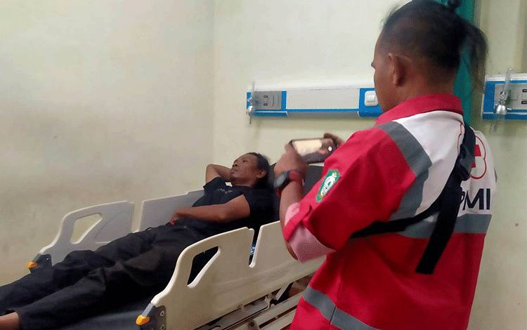 Korban akibat terkena ledakan tabungkan saat mendapat perawatan di RSUD dr Murjani Sampit