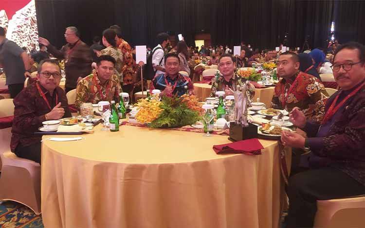 Wagub Kalteng H Edy Pratowo (lingkaran meja tiga kiri) menghadiri Pertemuan Tahunan Bank Indonesia. (FOTO: IST)