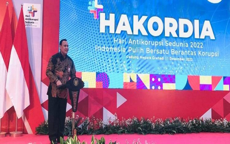 Ketua KPK RI Firli Bahuri saat menyampaikan sambutan saat pembukaan Hari Antikorupsi Sedunia (Hakordia) di Gedung Negara Grahadi Jawa Timur, Kamis, 1 November 2022. (FOTO: IST)