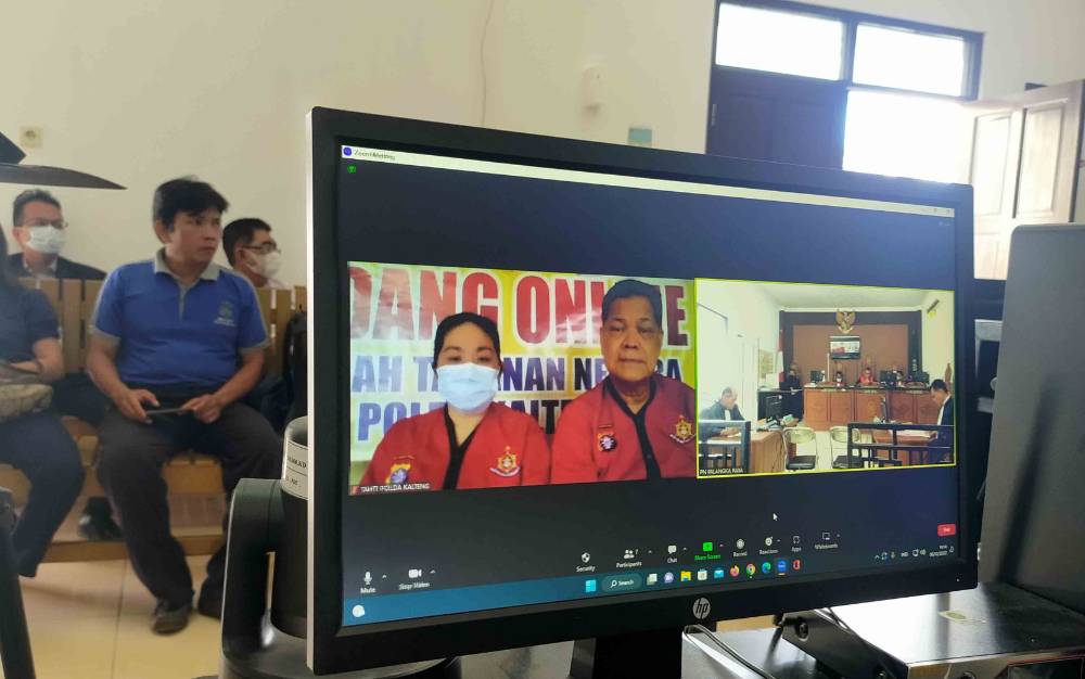 Kedua Terdakwa saat menjalani sidang putusan secara Virtual di Pengadilan Negeri Palangka Raya, Selasa, 6 Desember 2022 (Foto:Apriando)