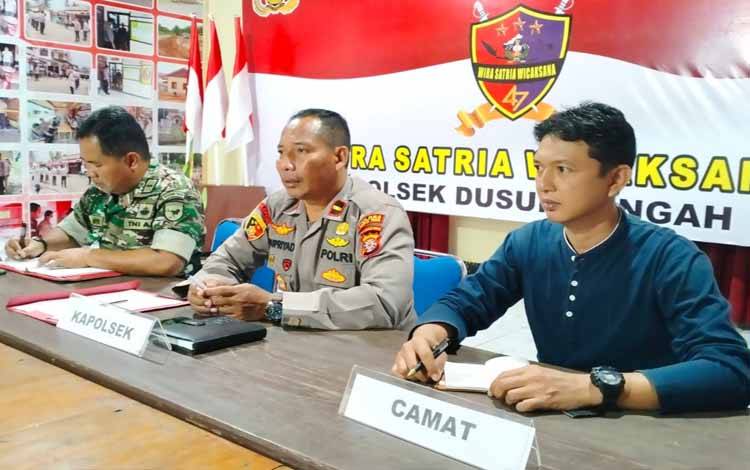 Rapat koordinasi dalam rangka pengamanan perayaan Natal dan Tahun Baru bersama seluruh stakeholder di wilayah hukum Polsek Dusun Tengah, Jumat, 9 Desember 2022. (FOTO: BOLE MALO)