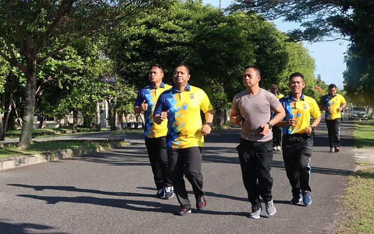Kapolres Seruyan AKBP Gatot Istanto, memimpin pelaksanaan olahraga bersama (Foto : Polres Seruyan)