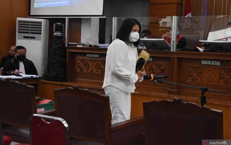 Terdakwa Putri Candrawathi menjalani sidang lanjutan kasus pembunuhan berencana terhadap Brigadir Nopriansyah Yosua Hutabarat di Pengadilan Negeri Jakarta Selatan, Jakarta, Selasa (8/11/2022). ANTARA FOTO/Indrianto Eko Suwarso/aww