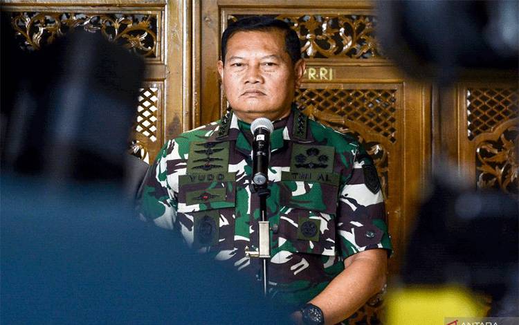 Kepala Staf TNI Angkatan Laut (Kasal) Laksamana TNI Yudo Margono memberikan keterangan pers. ANTARA FOTO/Sulthony Hasanuddin/aww.