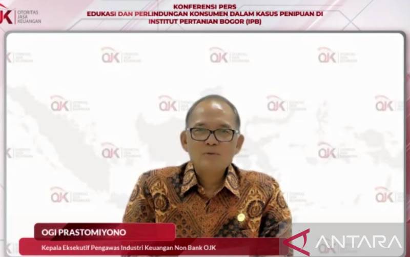 Kepala Eksekutif Pengawas Industri Keuangan Non Bank OJK Ogi Prastomiyono dalam konferensi pers daring di Jakarta, Senin (19/12/2022). (foto : ANTARA/Agatha Olivia Victoria)