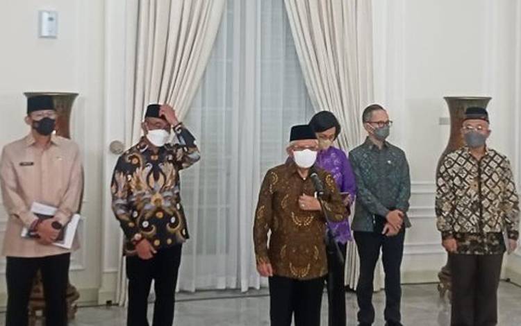 Wakil Presiden RI Ma'ruf Amin memberikan penjelasan terkait dengan hasil Rapat Pleno KNEKS di Jakarta, Selasa (20-12-2022). ANTARA/Rangga Pandu Asmara Jingga