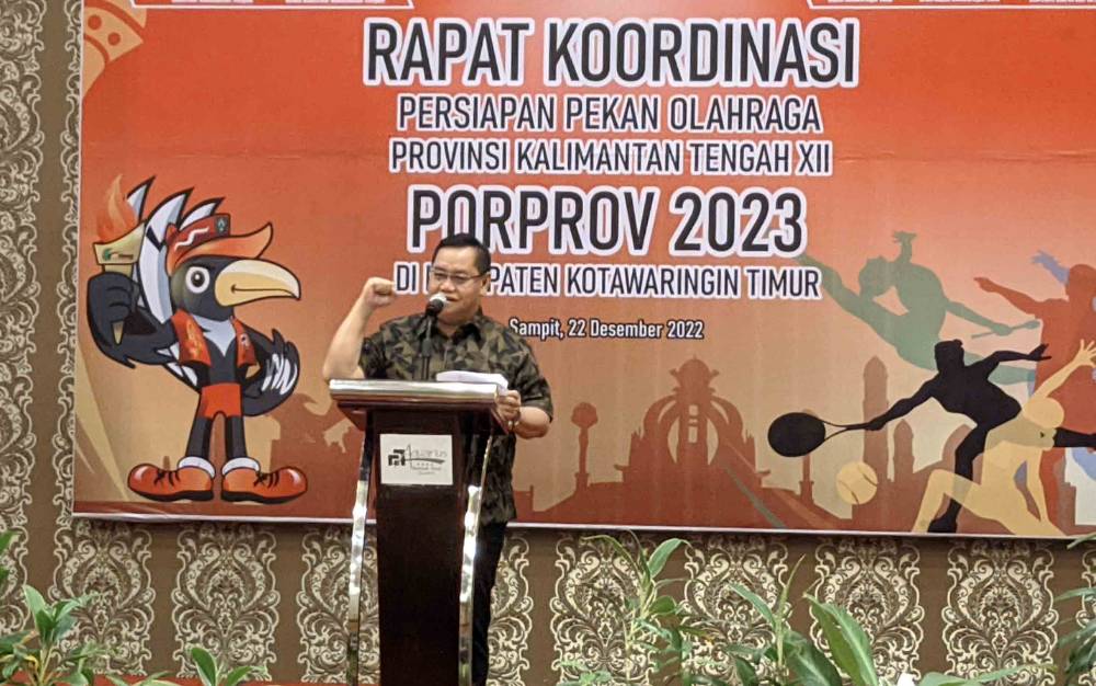 Bupati Kotim Halikinnor saat membuka rapat koordinasi persiapan Porprov 2023, Kamis, 22 Desember 2022. (FOTO : HAMIM)