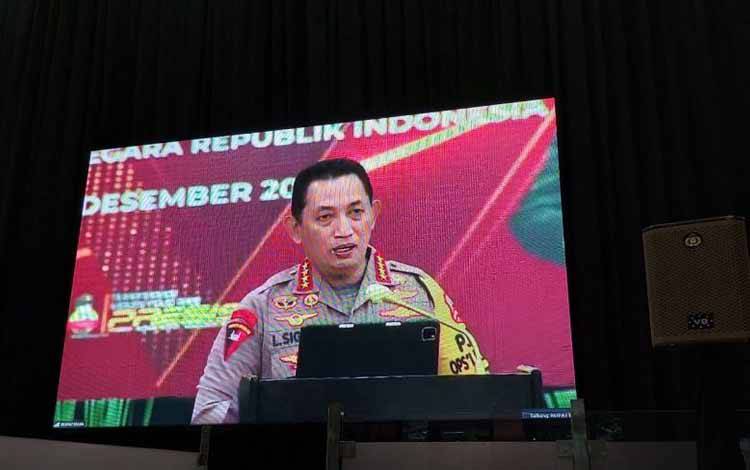 Kapolri Jenderal Listyo Sigit Prabowo menyampaikan rilis akhir tahun 2022 di Mabes Polri, Jakarta, Sabtu (31/12/2022). (ANTARA/Laily Rahmawaty)