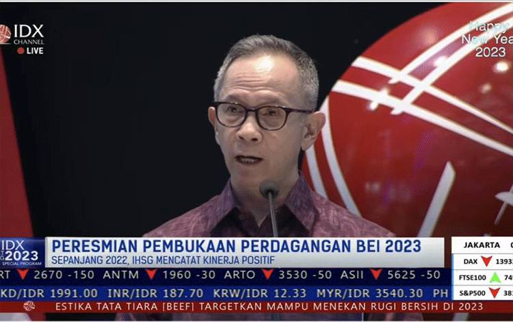 Tangkapan layar Ketua Dewan Komisioner Otoritas Jasa Keuangan (OJK) Mahendra Siregar dalam Pembukaan Perdagangan Bursa Efek Indonesia 2023 di Jakarta, Senin (2/1/2023). (ANTARA/AstridFaidlatulHabibah)