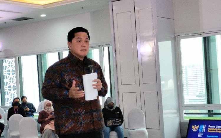 Menteri BUMN Erick Thohir dalam konferensi pers di Jakarta, Senin (2/1/2022). ANTARA/Aji Cakti