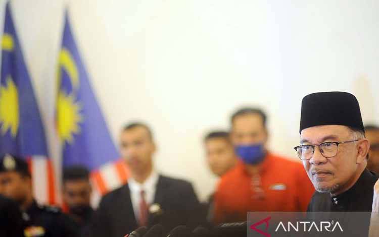 Perdana Menteri Malaysia Anwar Ibrahim (kanan). (ANTARA FOTO/Rafiuddin Abdul Rahman/aww)