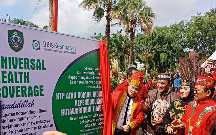 Bupati Kotawaringin Timur luncurkan akses BPJS Kesehatan menggunakan NIK bersama Wakil Gubernur Kalteng dan Wakil Bupati Kotim, Sabtu, 7 Januari 2023 (FOTO: DEWIP)