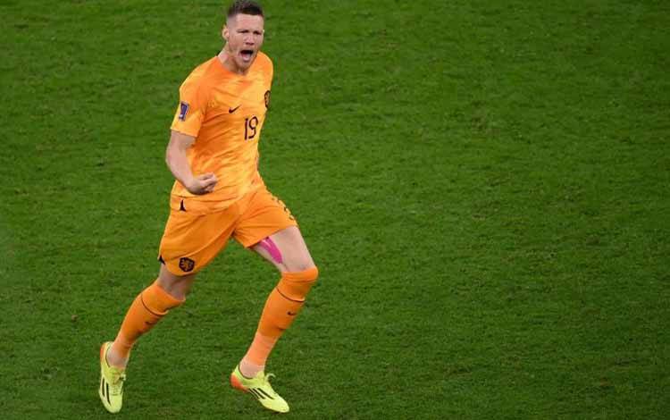 Pemain depan Belanda Wout Weghorst melakukan selebrasi usai mencetak gol dalam pertandingan Piala Dunia 2022 melawan Argentina 9 Desember 2022. (ANTARA/AFP/FRANCK FIFE)