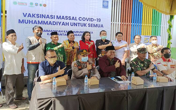Foto bersama antar Asisten III Murung Raya Bimo Santoso, pihak Kesehatan dan anggota Organisasi Muhamadiyah, Sabtu, 14 Januari 2023.