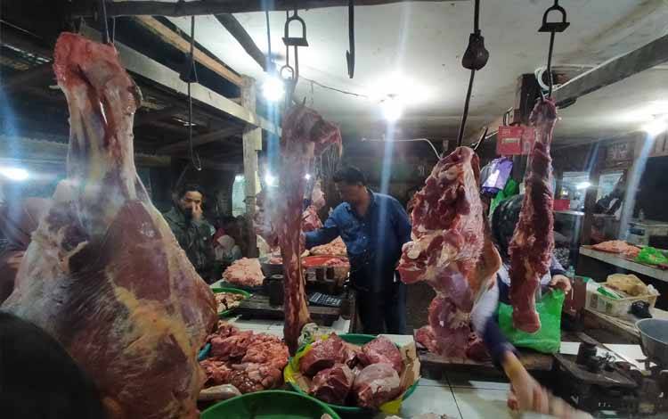 Salah satu lapak penjualan daging sapi di Pasar Besar, Palangka Raya.(FOTO: TESTI PRISCILLA)