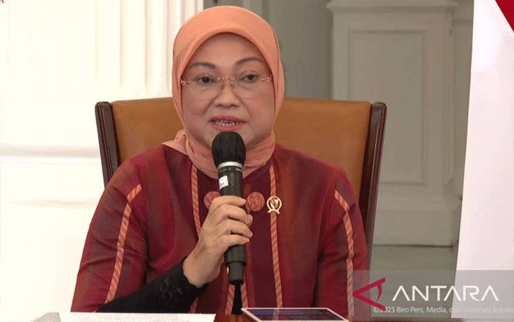 Tangkapan layar Menteri Ketenagakerjaan Ida Fauziyah memberikan keterangan pers sebagaimana ditayangkan secara virtual di Jakarta, Rabu (18/1/2023) (ANTARA/Mentari Dwi Gayati)