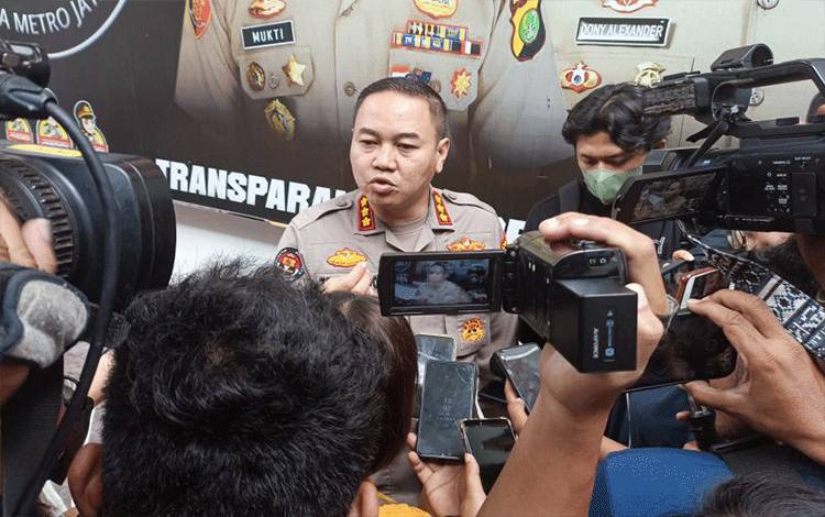 Kombes Pol Trunoyudo Wisnu Andiko melakukan sesi tanya jawab dengan wartawan di Jakarta, Jumat (20/1/2023). ANTARA/Ilham Kausar