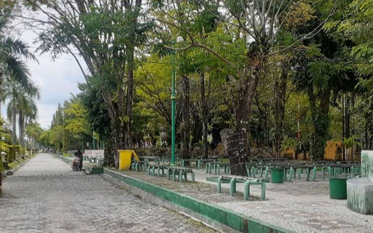 Salah satu taman aktif yang di jalan Yosudarso Kota Palalangka Raya, yang menjadi salah satu taman favorit untuk bersantai, Senin, 23 Januari 2023. (FOTO : AGUS FATARONI M)