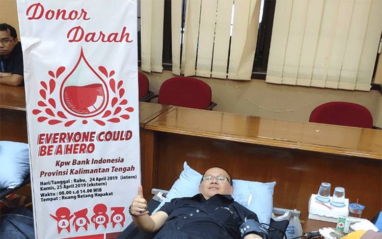 Kegiatan donor darah yang dilakukan oleh salah satu institusi di Palangka Raya. (FOTO: TESTI PRISCILLA)