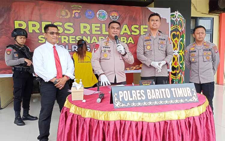 Press release mengungkapan kasus peredaran gelap narkoba di wilayah hukum Polres Barito Timur, Kamis, 26 Januari 2023.