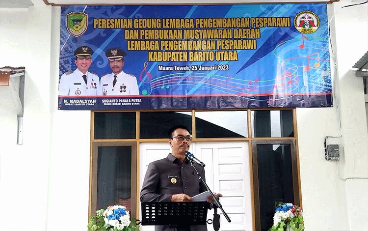 Wakil Bupati Barito Utara, Sugianto Panala Putra saat menyampaikan sambutan pada peresmian gedung LPP Barito Utara. (Foto: Dhani)