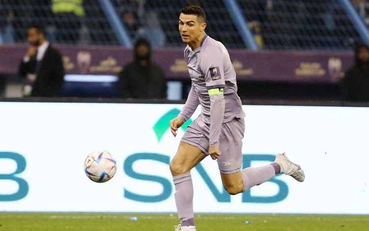 Striker Al Nassr Cristiano Ronaldo dalam pertandingan semifinal Piala Super Saudi antara Al Ittihad dan Al Nassr di Stadion King Fahd International, Riyadh, Arab Saudi, pada 26 Januari 2023. (REUTERS/AHMED YOSRI)