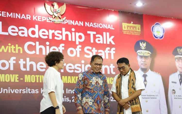 Kepala Staf Kepresidenan (KSP) Moeldoko bersama Wali Kota Makassar Moh Ramdhan Pomanto saat menjadi pembicara terkait Kepemimpinan di UKI Paulus Makassar, Kamis (26/1/2023). ANTARA/HO/Pemkot Makassar