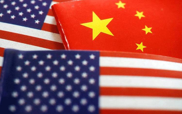 Foto Dokumen: Bendera AS dan China terlihat dalam gambar ilustrasi yang diambil pada 2 Agustus 2022. ANTARA/REUTERS/Florence Lo/Ilustrasi
