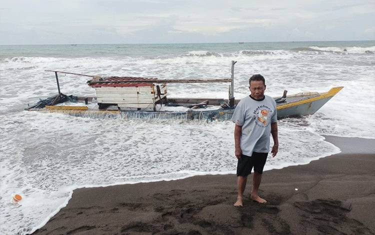 Badan Pencarian dan Pertolongan atau SAR Nasional (Basarnas) Banten menemukan nelayan Lebak yang menakhodai KM Dimas di Pulau Camara Pangkalan Cikalong, Tasikmalaya, Jawa Barat dalam kondisi selamat. ANTARA/HO-Basarnas.