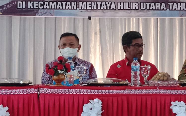 Wakil Ketua I Dewan Perwakilan Rakyat Daerah (DPRD) kotawaringin Timur Rudianur (Sebelah Kiri) (FOTO: DEWIP)