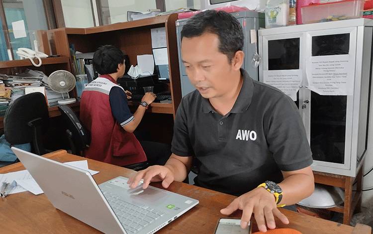 Kepala UPT Puskeswan Kota Palangka Raya, drh Eko Hari Yuwono.(FOTO: TESTI PRISCILLA)