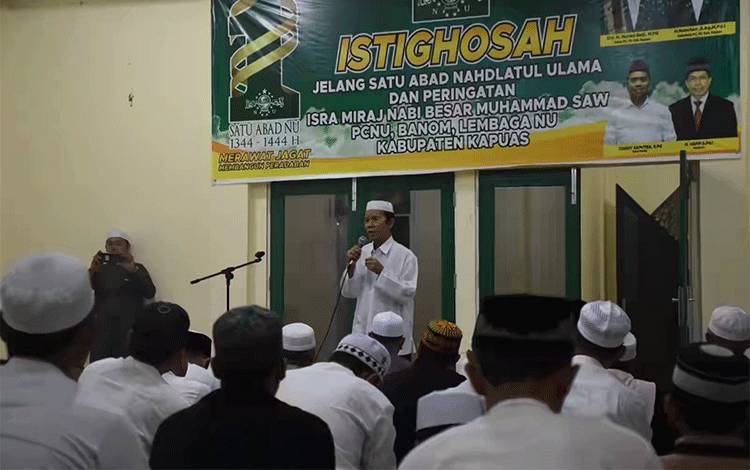 Wabup Kapuas, HM Nafiah Ibnor hadiri Salat Istighosah jelang satu abad Nahdlatul Ulama, bertempat di kantor bersama PCNU Kabupaten Kapuas dan MUI Kabupaten Kapuas. (FOTO: IST)