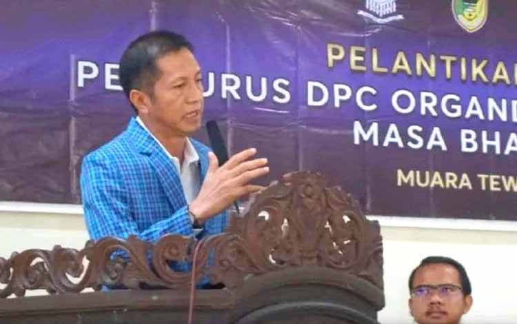 Sekretaris Daerah Kabupaten Barito Utara, Drs Muhlis menyampaikan sambutan dan arahan Bupati Barito Utara pada pengukuhan DPC Organda Barito Utara periode 2022-2027. (FOTO: DHANI)
