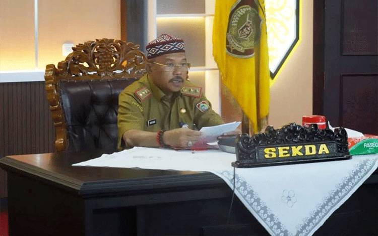 Sekda Provinsi Kalteng Nuryakin, saat membacakan Sambutan Gubernur Kalteng, Senin, 6 Februari 2023. (FOTO: IST)
