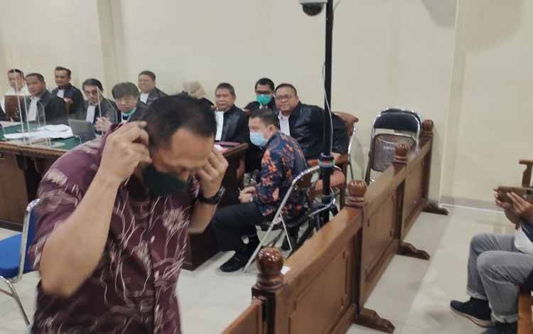Anggota Polri Kombes Joko Sumarno usai menjadi saksi pada sidang lanjutan kasus suap Penerimaan Mahasiswa Baru (PMB) Unila di Pengadilan Negeri (PN) Tanjungkarang. Bandarlampung, (7/2/2023). (ANTARA/Dian Hadiyatna)