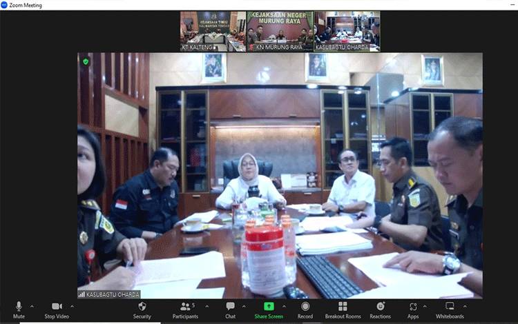 Kegiatan Ekspose secara virtual yang dihadiri Direktur Tindak Pidana Oharda pada Jaksa Agung Muda Tindak Pidana Umum Agnes Triyanti, dan jajarannya (Foto : Penkum Kejati Kalteng)