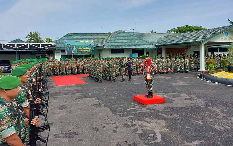 Danrem 102 Panju Panjung, Brigjen TNI Yudianto Putra Jaya saat tiba di Kodim 1011 Kuala Kapuas, Jumat, 10 Februari 2023. (FOTO: DODI)