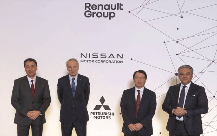 Perwakilan dewan direksi Renault, Nissan dan Mitsubishi saat mengumumkan inisiatif baru mereka dalam kemitraan di aliansi, 6 Februari 2023. (ANTARA/Aliansi Renault-Nissan-Mitsubishi)