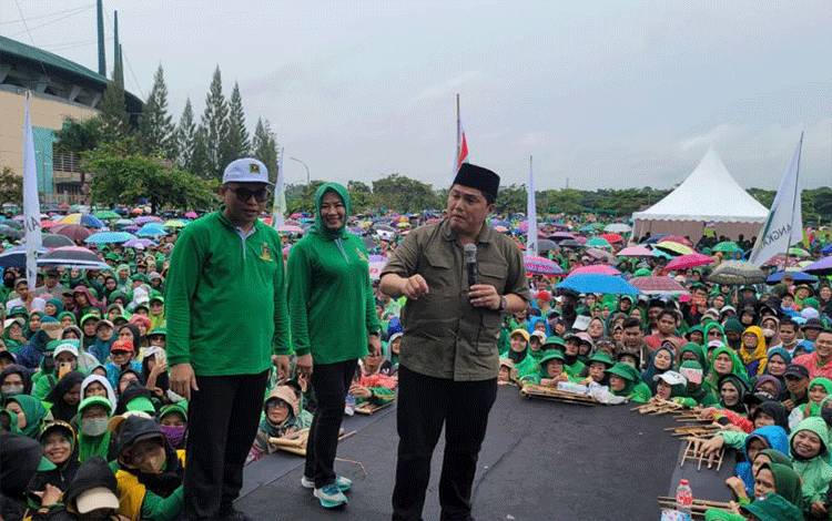 Menteri BUMN Erick Tohir hadir di acara Harlah PPP yang digelar DPC PPP Kabupaten Bogor di Stadion Pakansari Bogor, Minggu. (12/02/2023). (ANTARA/HO-PPP)