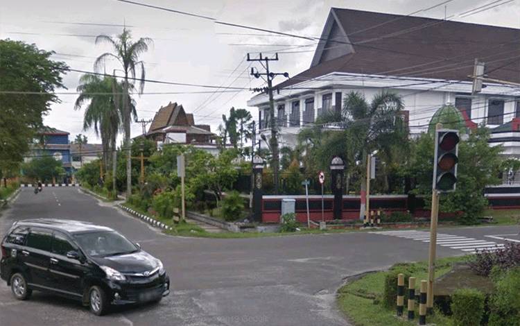 Perempatan Jalan S Parman Belakang Rumah Jabatan Bupati Kotim. (FOTO: DEWIP)