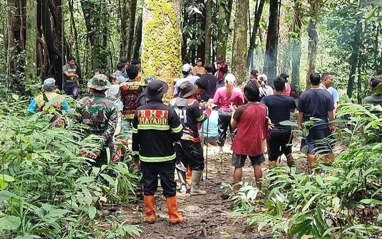 Pencarian orang hilang bernama Sinden alias Itak Undeng (70), warga RT 01 Desa Karang Langit Kabupaten Barito Timur, Kamis, 16 Februari 2023. (FOTO: IST)