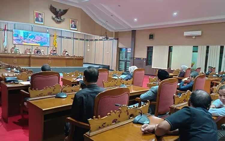 Rapat paripurna penyampaian hasil reses DPRD Kotawaringin Timur, Senin, 20 Februari 2023. (FOTO: DEWIP)