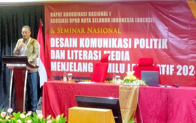 Ketua Umum ADEKSI, Sigit Karyawan Yunianto membuka kegiatan Rakornas dan Seminar Nasional ADEKSi pada Senin, 27 Februari 2023.