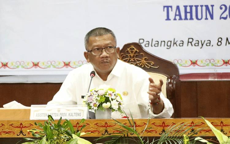 Asisten Gubernur Kalteng Bidang Pemerintahan dan Kesra Katma F. Dirun saat membuka Rakor dan Sinkronisasi Program P4GN dan PN Tahun 2023. (FOTO: IST)