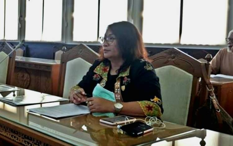 Wakil Ketua Komisi I DPRD Kalteng, Kuwu Senilawati. (FOTO: DONNY D)