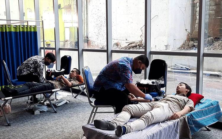 Bakti Sosial dan Peringatan HUT ke-60 Hj Nuriyah, CBI Group Gelar Donor Darah