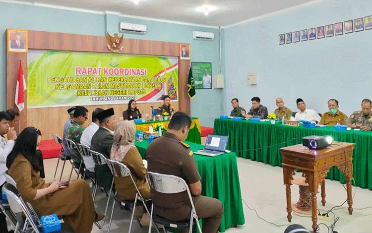 Kegiatan Rapat Koordinasi Tim Pakem di kantor Kejari Kapuas, baru-baru ini. Mendapat apresiasi dari DPRD Kapuas. (FOTO: IST)